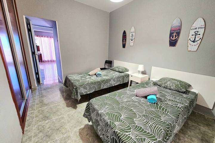 Haus mit Wifi und Terrasse direkt am Strand in Playa el Médano, Granadilla de Abona