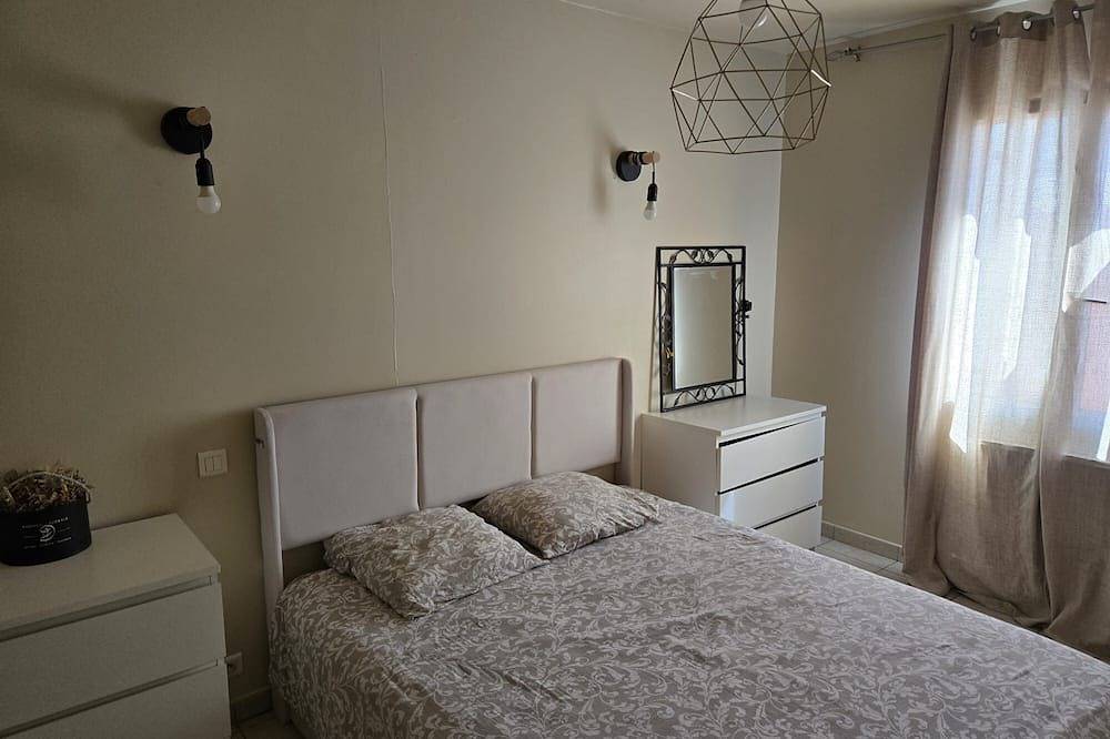 Spacious & Comfortable house in Monteux, next to Parc Spirou and Wave Island. in Monteux, Vaucluse