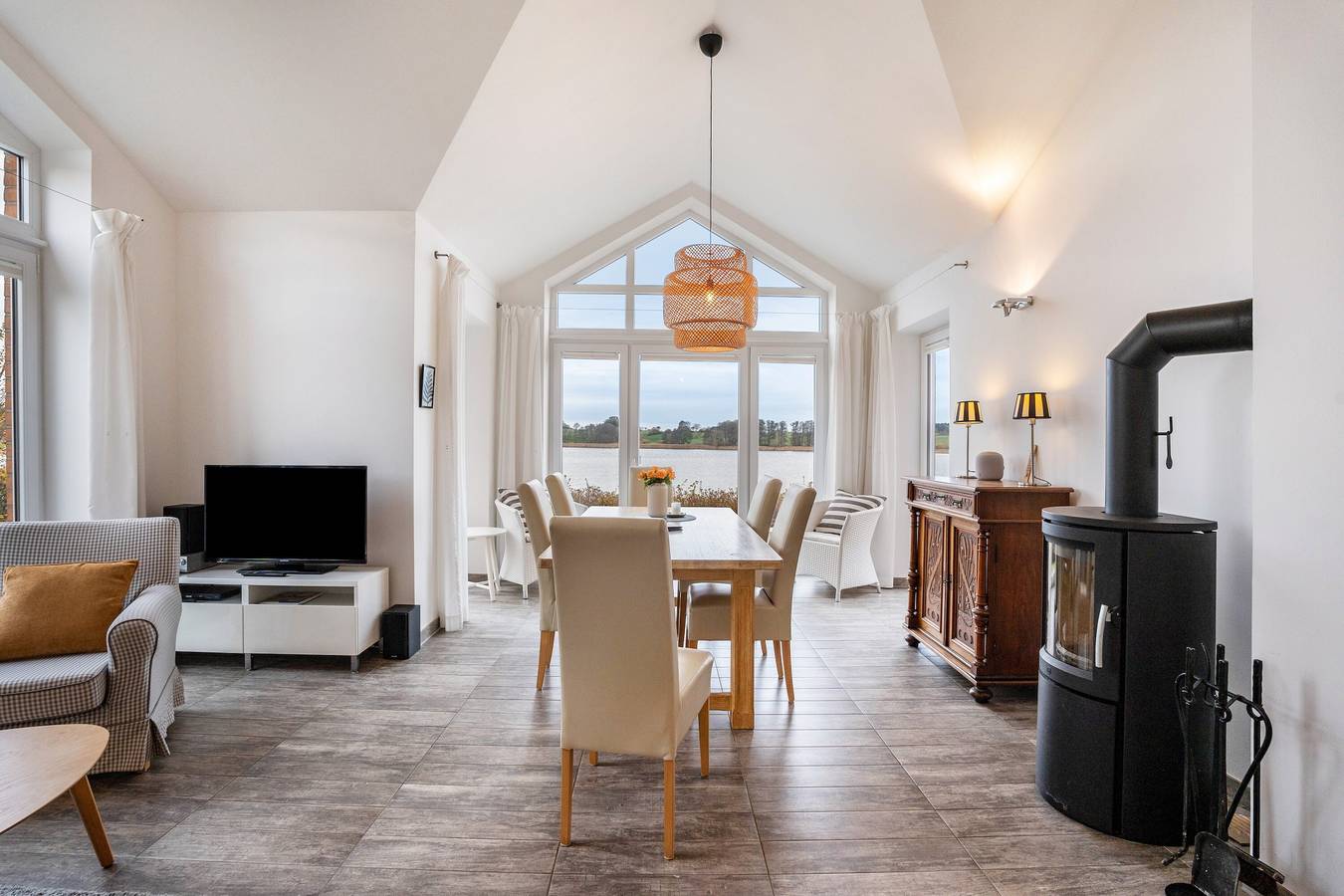 Ferienhaus 'Schwanenuferhaus' mit Meerblick, privater Terrasse und Wlan in Kosel, Rendsburg-Eckernförde