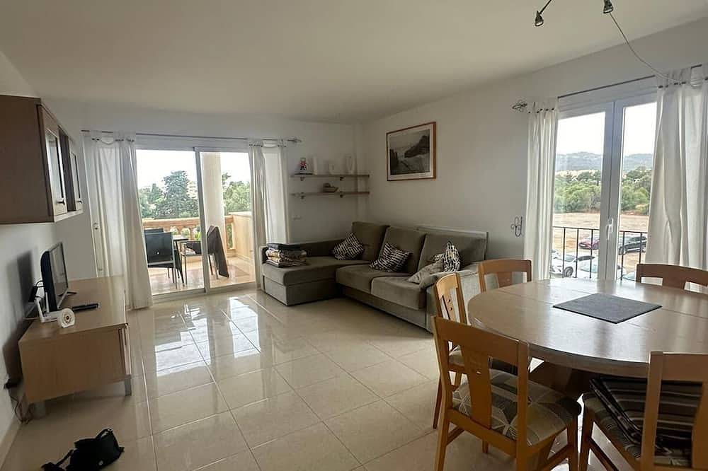 Entire apartment, Beautifully positioned south facing on secure well kept complex and gardens in Cala Bona, Son Servera