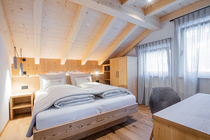 Hel lägenhet, Holiday Apartment "Biohof Ruances Sas" with Mountain View, Balcony & Wi-Fi in Costadedoi, Badia
