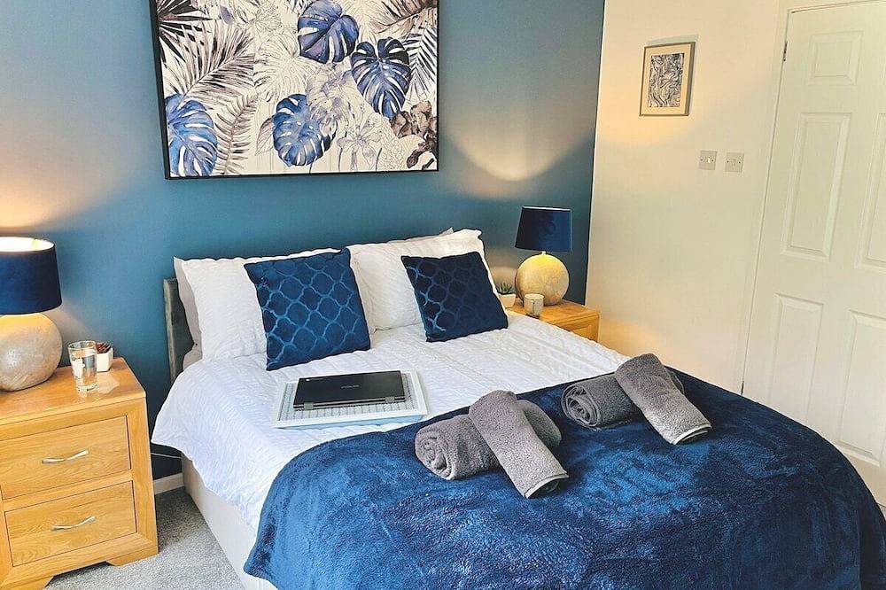 Lovely 4-Bed home sleeps 8 Nr Bolton Stadium & M61 in Blackrod, Bolton