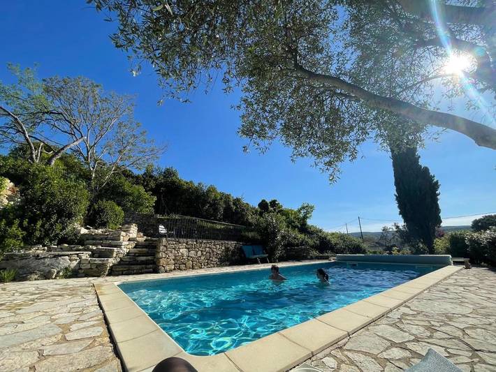 Location de vacances pour 4 personnes, avec piscine ainsi que jardin et vue à Saint-André-de-Roquepertuis - 2