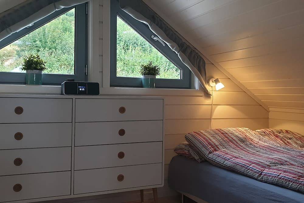 Mountainside Cottage in Voss with a great view in Voss