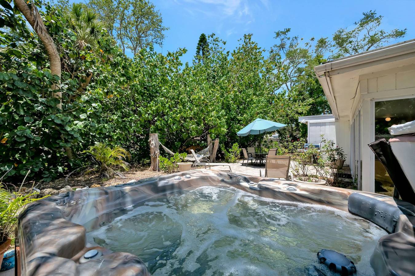 Coastal Home w  Hot Tub  Firepit and Music Lounge in Siesta Key Beach, Siesta Key