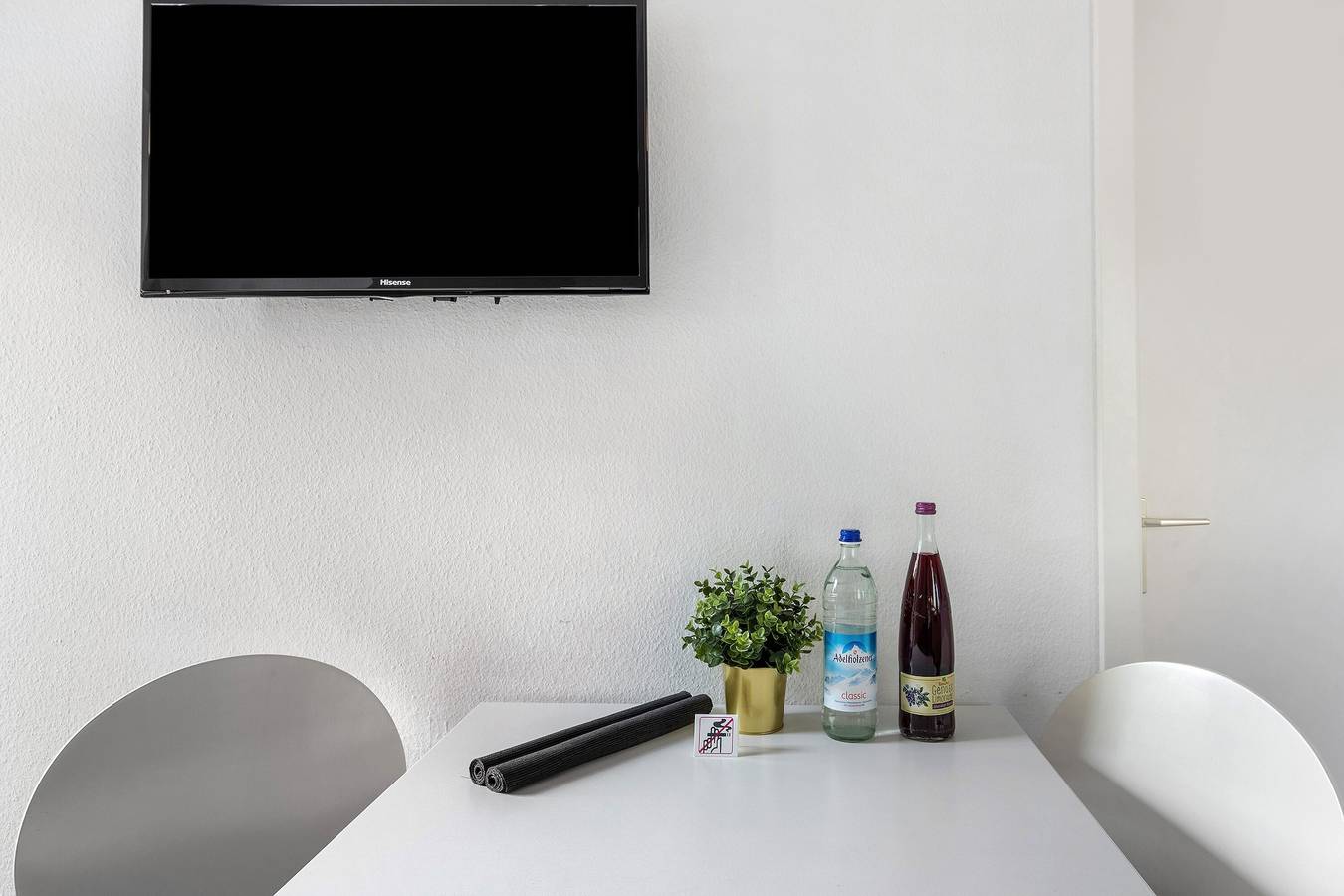 Ganze Wohnung, Apartment 'Sonnendeck mit Balkon' mit Seeblick, Gemeinschaftsterrasse und Wlan in Moos, Untersee
