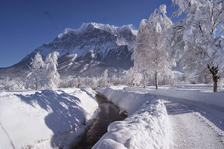 Entire holiday apartment, Apartment, shower or bath, toilet, terrace in Reutte, Außerfern