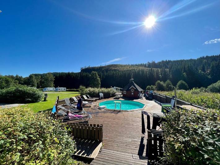 Camping for 4 personer, med Terrasse og Hage i tillegg til Badebasseng i Trøndelag