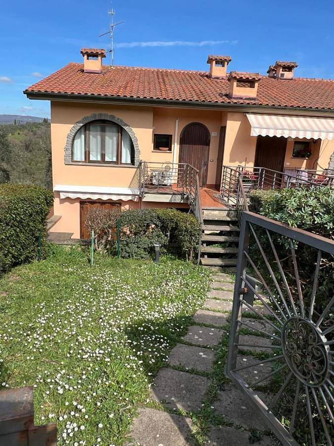 Appartamento per 4 persone, con Balcone e Terrazza nonché Giardino a Montemerano