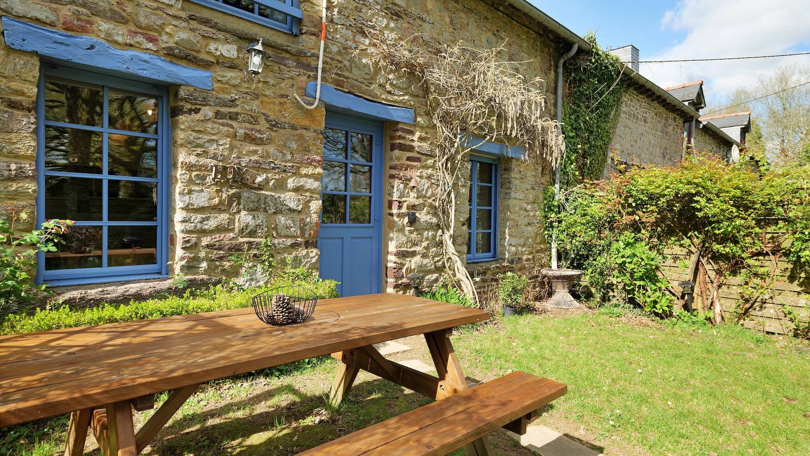 Ferienhaus „Gîte La Longère de Brocéliande“ mit privatem Garten in Paimpont, Rennes und Umgebung
