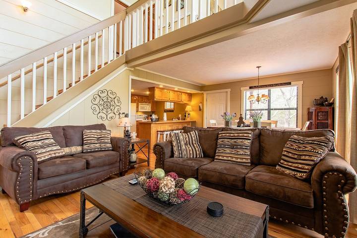 Log cabin for 6 people, with pool and balcony as well as hot tub in Pigeon Forge