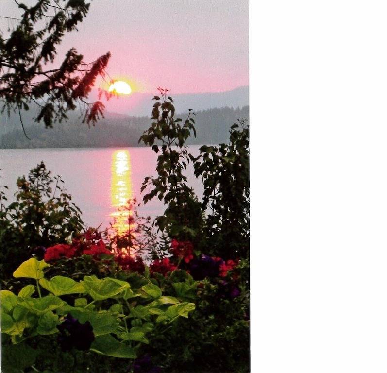 Ganze Wohnung, Rustikaler Luxus mit Weltklasse-Aussicht und Privatstrand in Finley Point, Flathead Nationalwald