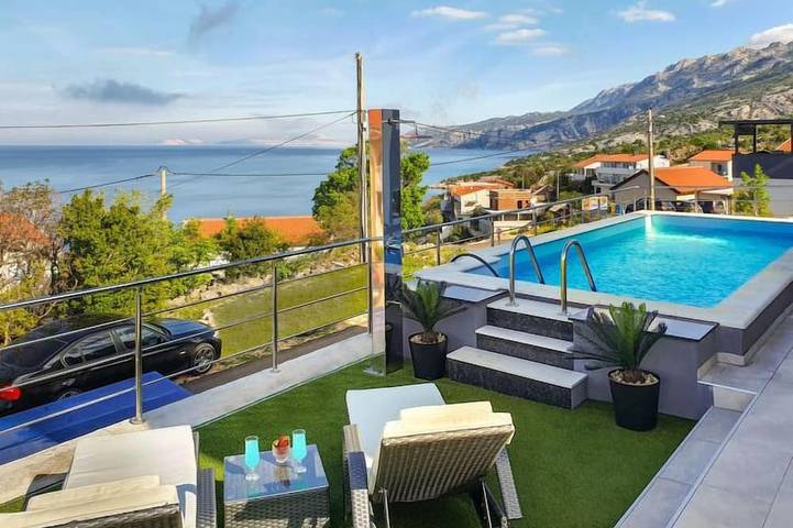 Ferienhaus für 8 Personen, mit Balkon/Terrasse und Pool sowie Terrasse - 1