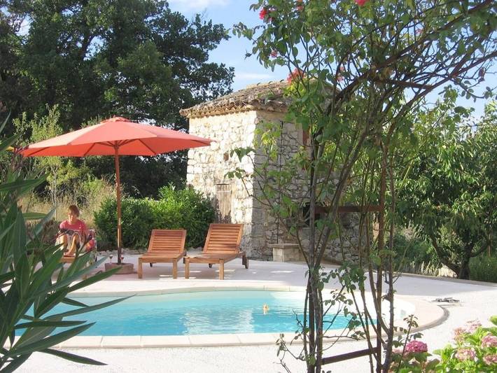 Chambre d’hôte pour 2 personnes, avec vue et jardin ainsi que terrasse et piscine à Fox-Amphoux