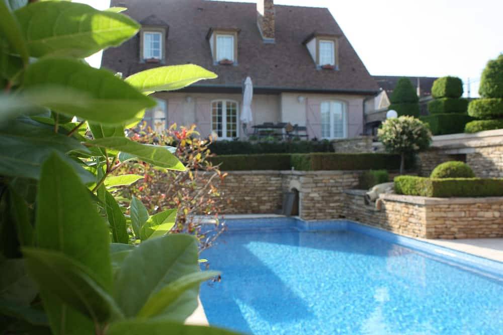 La Confrérie au centre de la Bourgogne in Meursault, Région de Beaune
