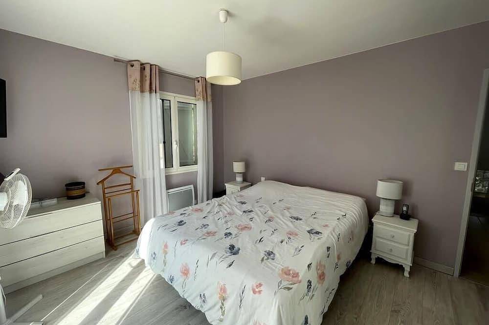 Villa des Pins, beautiful family home, near Aix en Provence, 8 people in Lambesc, Region de Aix-en-Provence