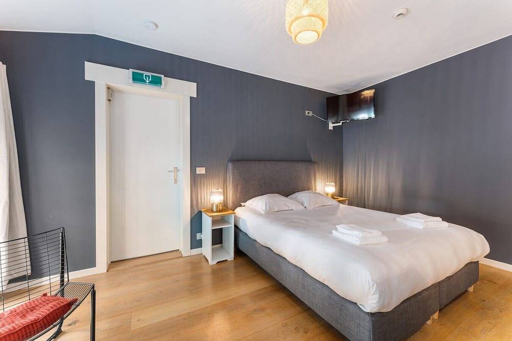 Romantic room in 18th century old house in Bruges, Flandre-Occidentale