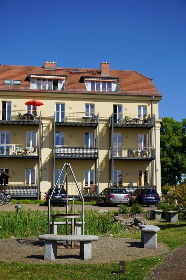 Ferienwohnung für 3 Personen, mit Balkon und Garten sowie Sauna und Seeblick