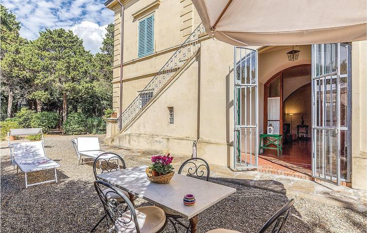 Apartamento vacacional entero, Apartamento en planta baja con WiFi, aparcamiento y atracciones cercanas in Rosignano Solvay, Rosignano Marittimo