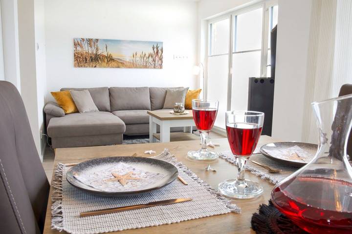 Ferienhaus für 4 Personen, mit Ausblick und Seeblick sowie Garten in Tossens