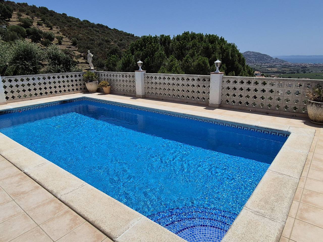 Villa familiale avec piscine privée, climatisation et Wi-Fi à Roses in El Mas Fumats, Roses