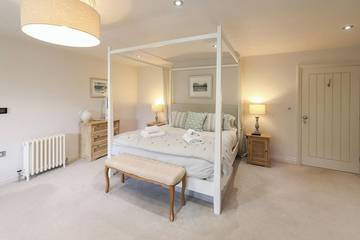 Holiday Home for 14 People in Rhoscolyn, Isle of Anglesey, Photo 2