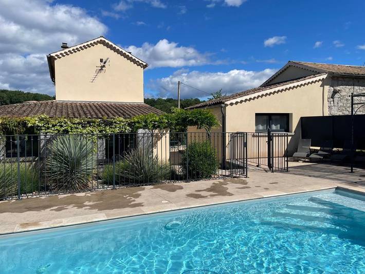 Maison de vacances pour 10 personnes, avec Terrasse et Jardin ainsi que Piscine et Vue à Saint-Alban-Auriolles