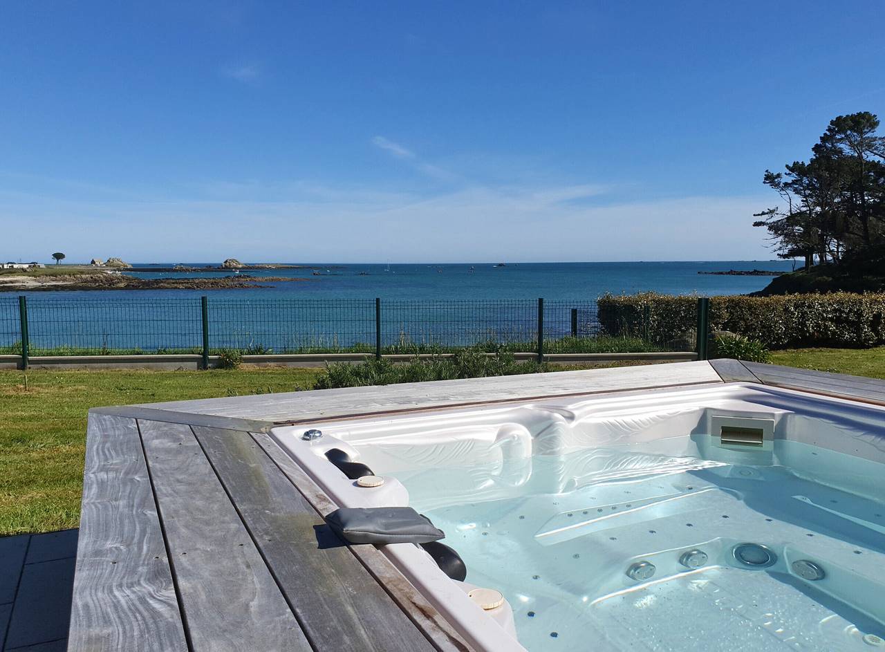 Hervorragende Villa mit den Füßen im Wasser in Plouguerneau, Brest und Umgebung