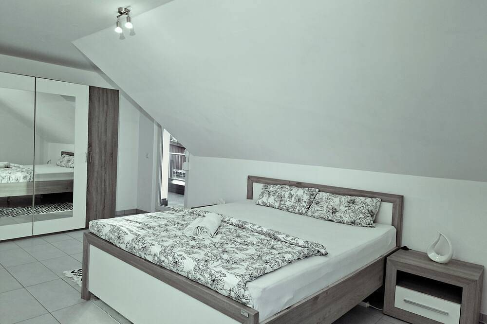 Ganze Wohnung, Spacious 3-bedroom apartment in welcoming Renningen with laundry in Renningen, Nordschwarzwald