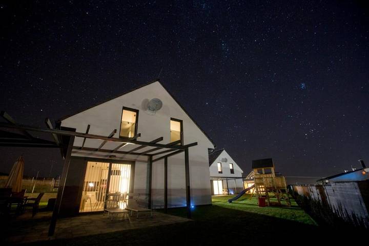Ferienhaus für 8 Personen, mit Whirlpool und Sauna sowie Kinderpool und Garten, kinderfreundlich - 1
