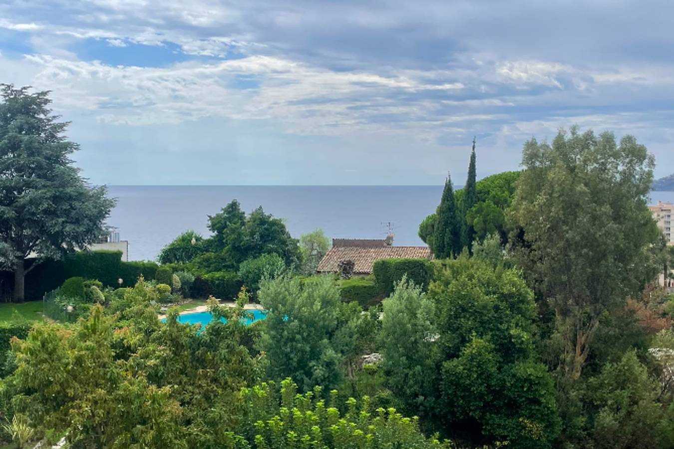 Appartement entier, Évasion à Cannes : vue mer et piscine partagée ! in Cannes, Côte méditerranéenne (France)