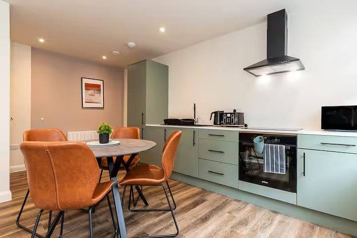 Entire holiday apartment, Den 5 - Modern Studio Close to Lcfc Stadium in Leicester, Heart of England