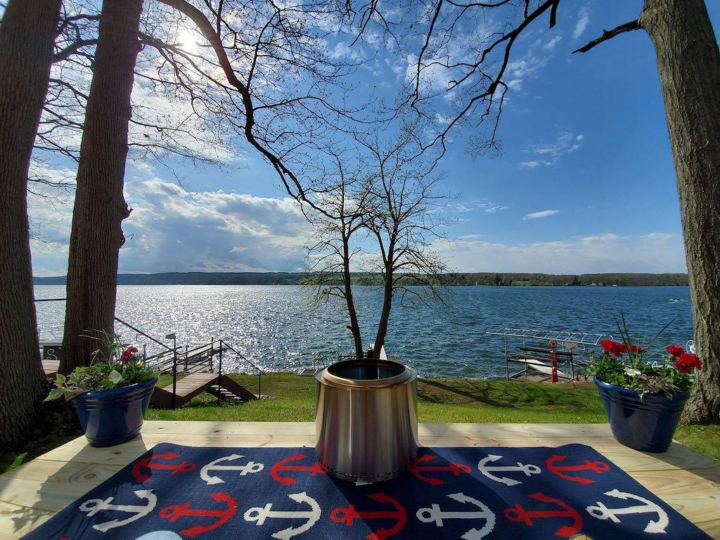 Lakefront cottage on Silver lake near Letchworth Park in Wyoming County