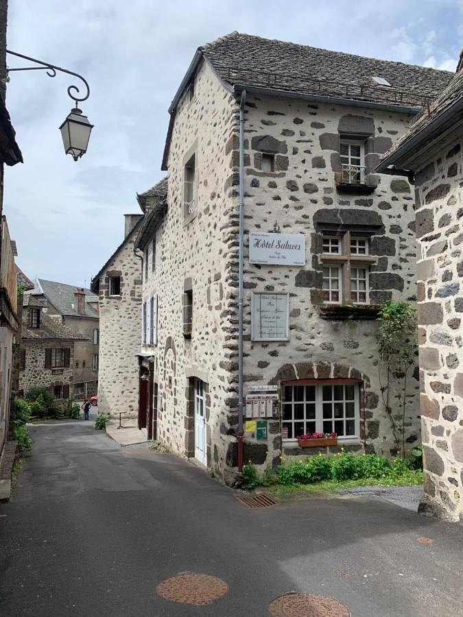 Location de vacances pour 14 personnes, avec Terrasse et Jardin à Salers (Cantal)