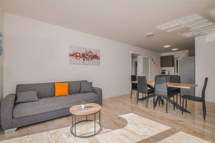 Ganze Wohnung, Apartment Martina 1 im Erdgeschoss in Malinska-Dubašnica, Krk