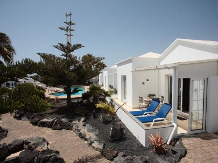 Location de vacances pour 4 personnes, avec piscine ainsi que terrasse et jardin dans Charco del Palo - 4