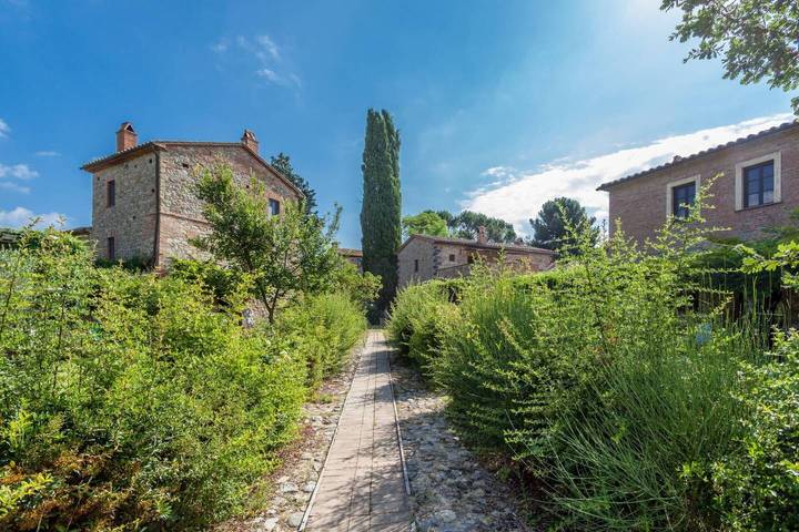 Agriturismo per 6 persone, con terrazza e piscina nonché giardino e sauna a Monteleone d'Orvieto