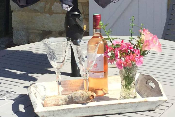 Location de vacances pour 2 personnes, avec Terrasse ainsi que Jardin et Piscine à Daglan
