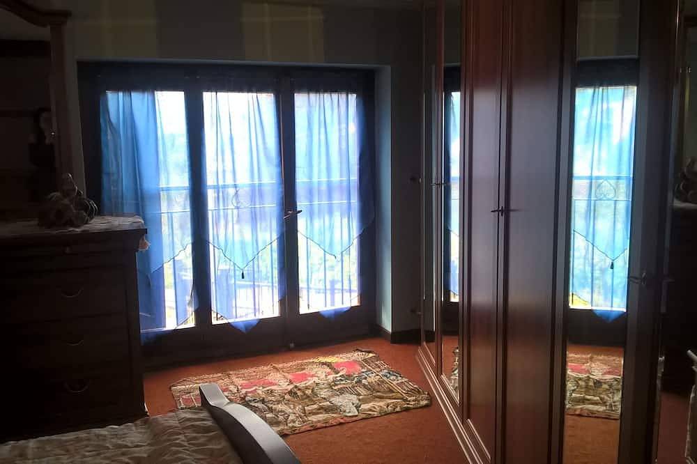 Ganze Wohnung, Bade Haus 5 Minuten von Bellagio und 200 m vom See entfernt, in einem alten Dorf am See in Oliveto Lario, Comer See