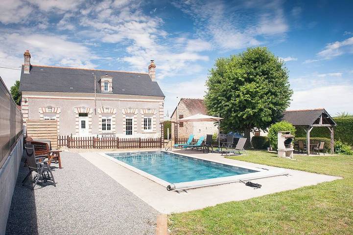 Location de vacances pour 8 personnes, avec jardin à Vernantes