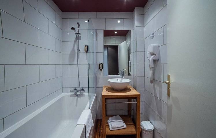 Hôtel pour 2 personnes, avec vue sur le lac ainsi que vue et terrasse, animaux acceptés dans Casino Joa De Gerardmer - 4