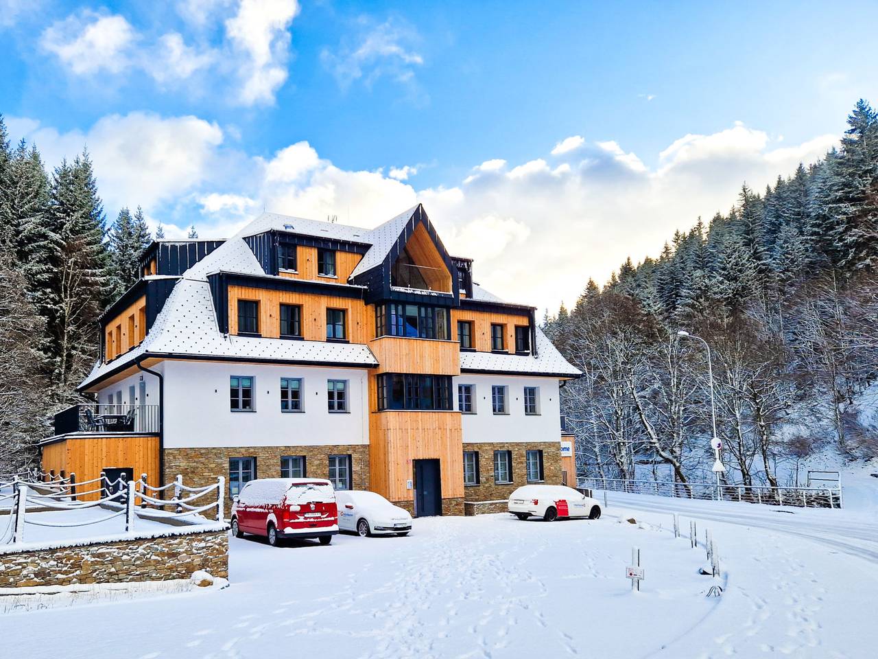 Ganze Wohnung, Timberline Peak Duplex & Bath in Pec pod Sněžkou, Region Trautenau