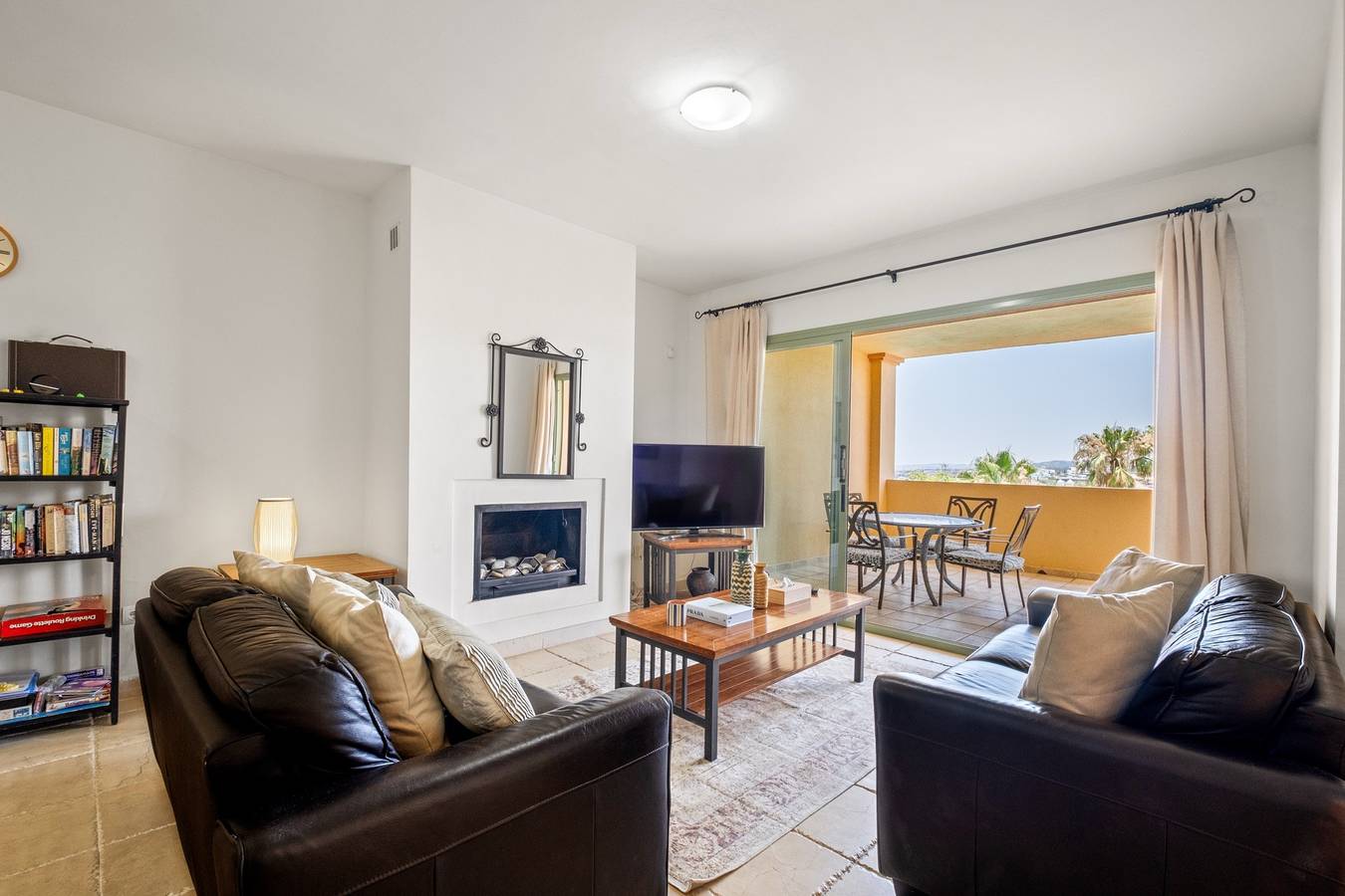 Apartamento inteiro, Apartamento 'Lola Y Suki' com Piscina Partilhada, Wi-Fi e Ar Condicionado in Royal Flamingos Golf Resort, Benahavís
