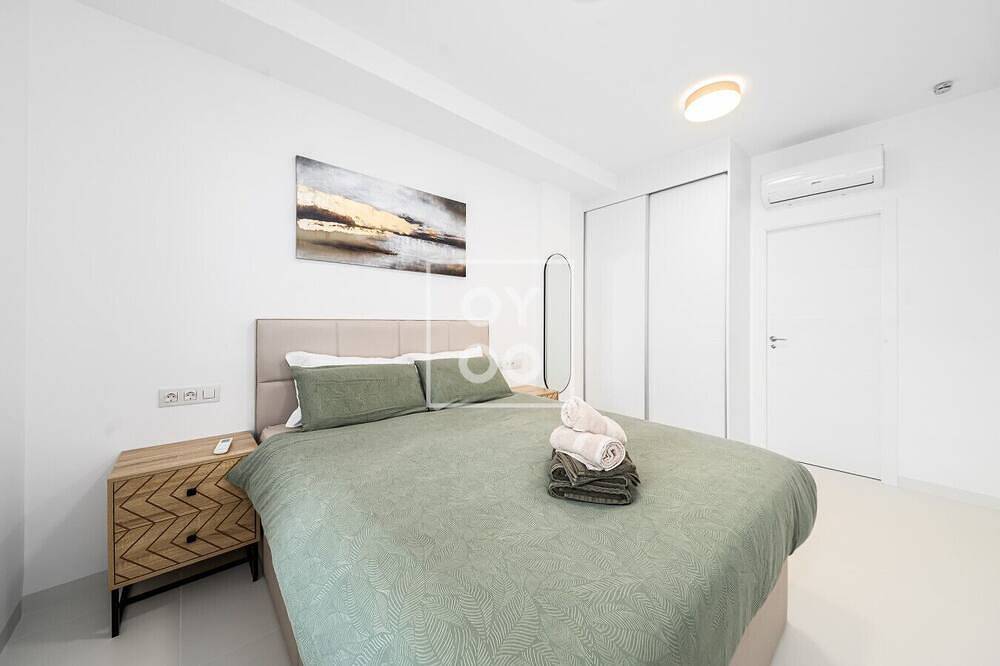 Apartamento entero, Gia Serena, first-floor apt, terrace, pool, playground in San Miguel de Salinas, Costa Blanca