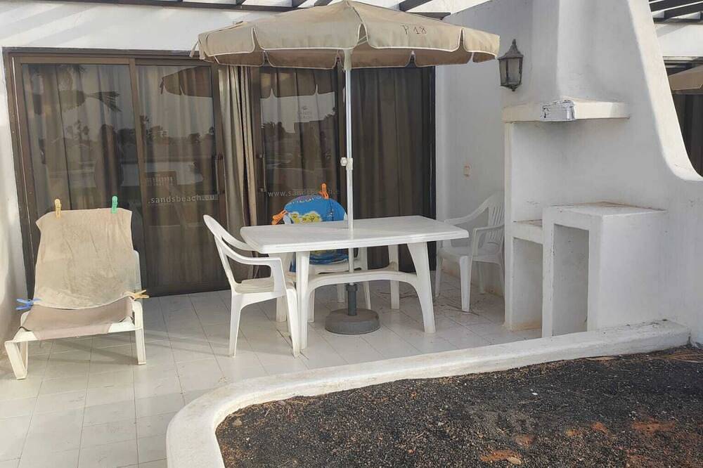 Fantastic Poolside Villa w. Sea view in Costa Teguise, Lanzarote, Canary Islands in Costa Teguise, Teguise