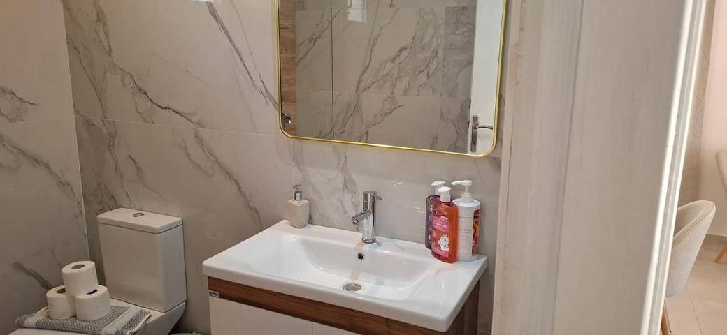 Location de vacances pour 8 personnes, avec vue ainsi que piscine et jardin dans Kavos - 2