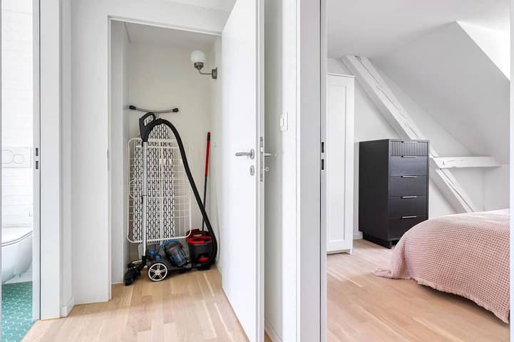 Appartement entier, Appartement moderne Weinegg de 2,5 pièces avec espace de rangement, à 10 minutes de Seefeld, proposé par Blueground in Zürich 32 Neumünster, Zurich
