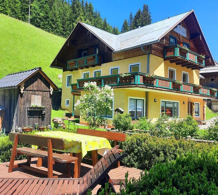 Ferienwohnung für 3 Personen, mit Balkon und Terrasse sowie Garten und Ausblick