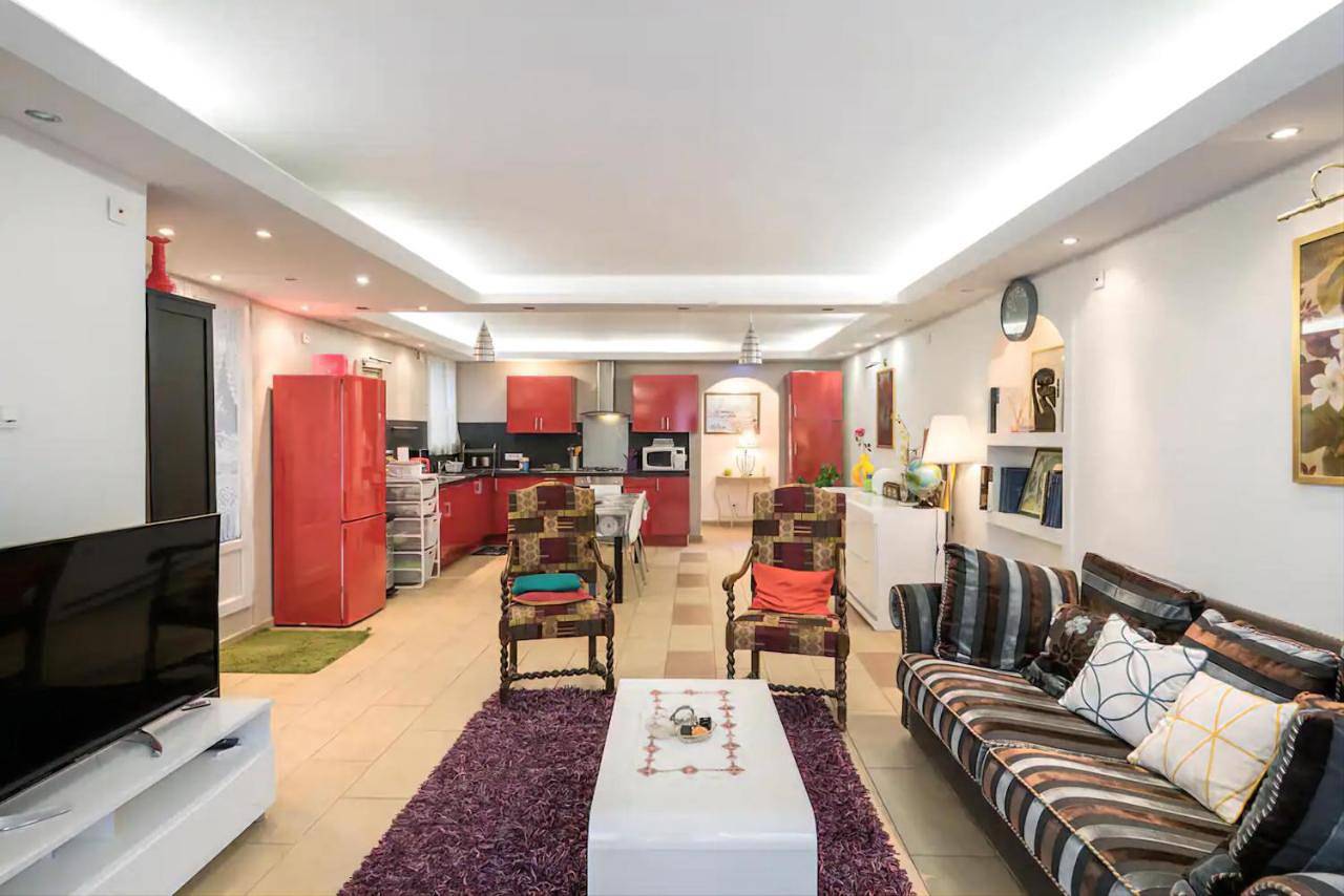 Appartement entier, Appartement Indépendant en maison à 15 Min de Lyon in Saint-Symphorien-d'Ozon, Lyon et ses environs