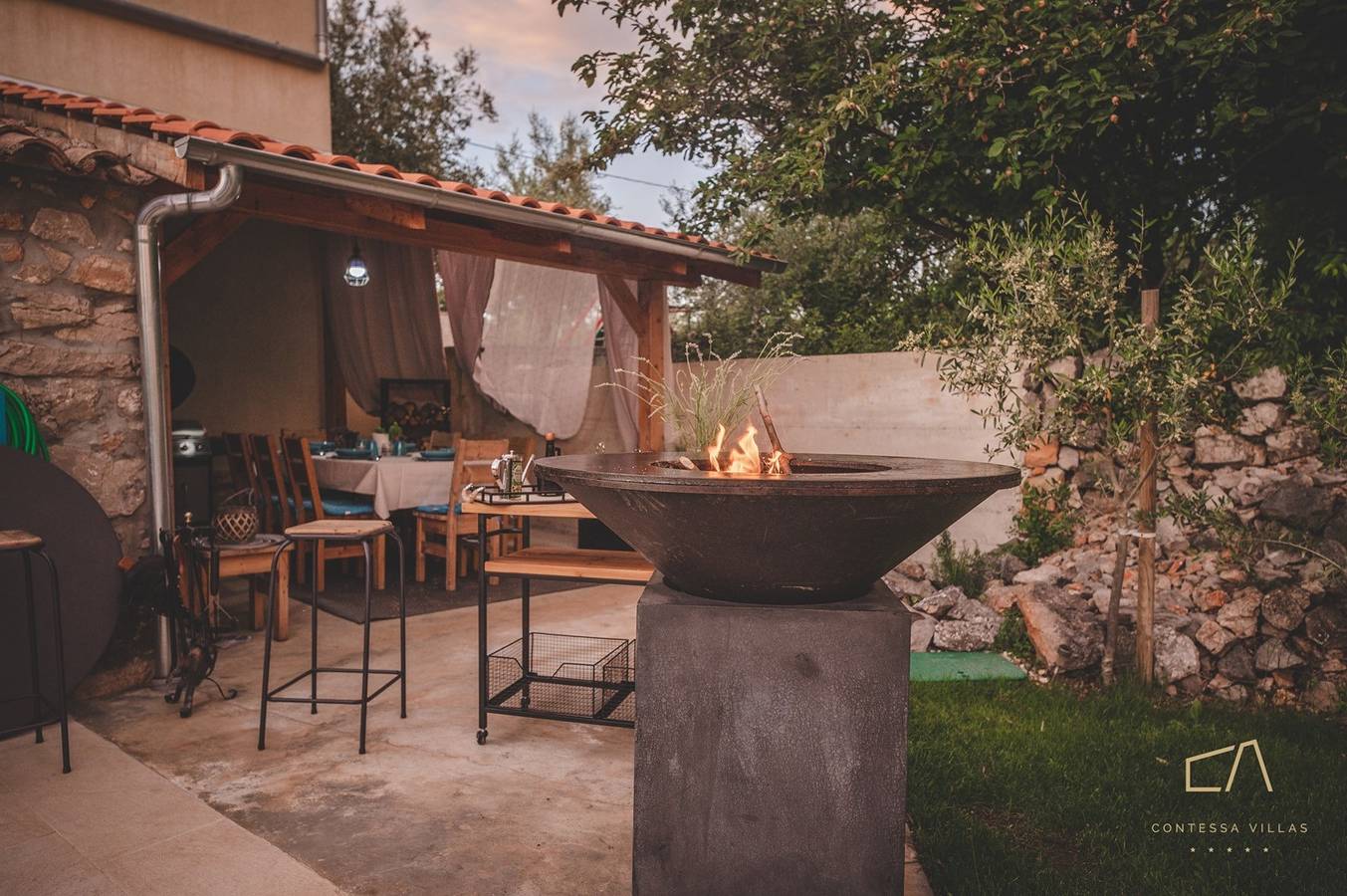Village Villa M**** mit einem Hauch von Tradition und Pool auf Krk in Malinska-Dubašnica, Krk
